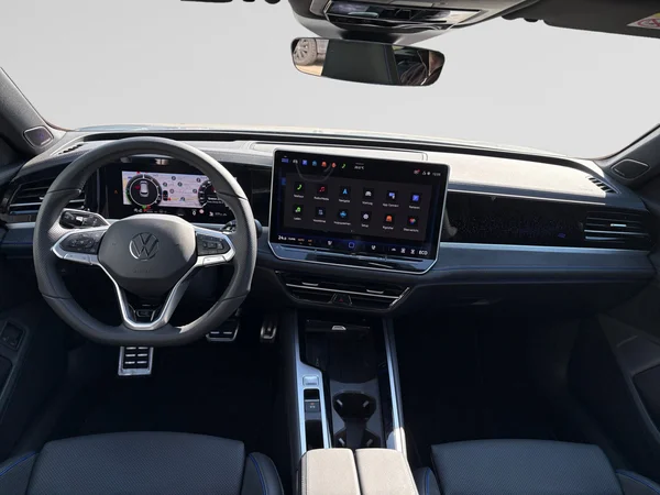 VOLKSWAGEN Passat Variant eHybrid (PHEV) (2025) — foto 2 van 16