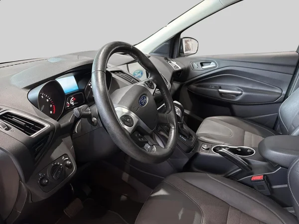 Ford Kuga (2016) — foto 15 van 15