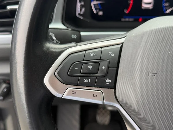 VOLKSWAGEN T-Roc (2023) — foto 13 van 21