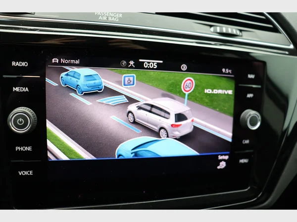 VOLKSWAGEN Touran (2023) — foto 8 van 28