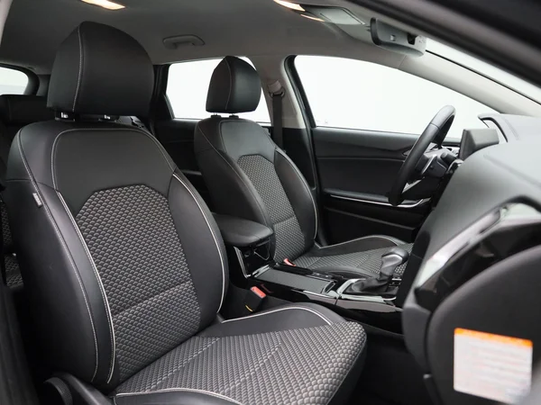 Kia cee'd (2024) — foto 4 van 20