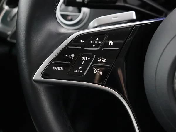 MERCEDES E 220 (2024) — foto 9 van 29