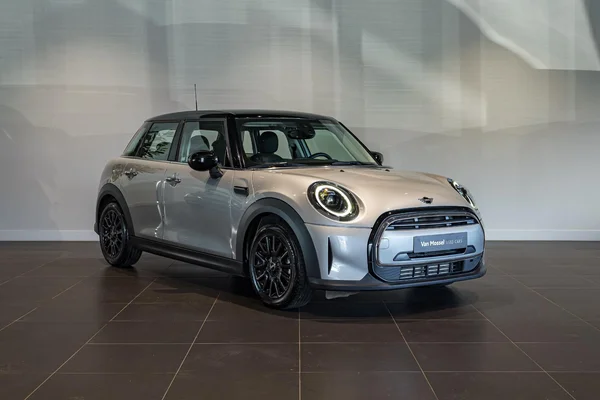 MINI Cooper (2024) — foto 30 van 35