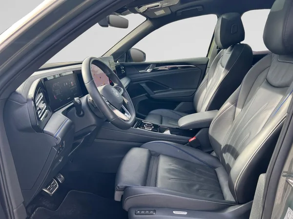 VOLKSWAGEN Tiguan (2025) — foto 13 van 17
