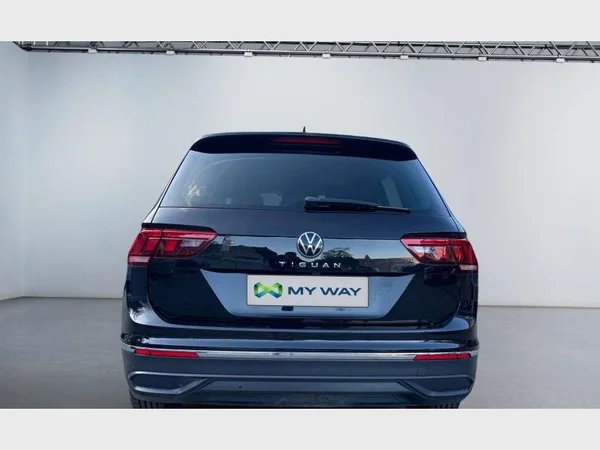 VOLKSWAGEN Tiguan (2022) — foto 26 van 28
