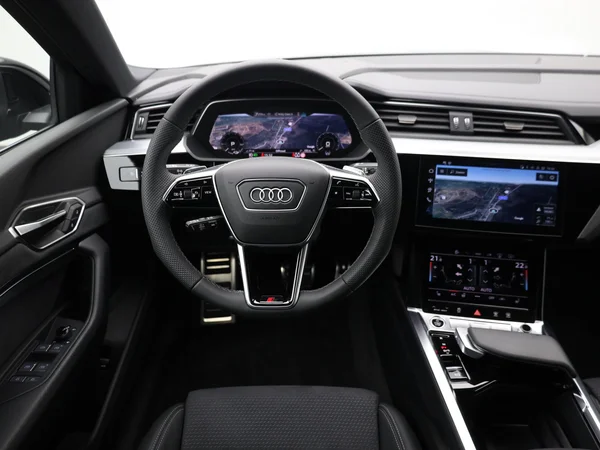 AUDI Q8 e-tron Sportback (2025) — foto 3 van 24