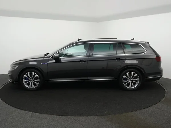 Volkswagen Passat (2022) — foto 4 van 29