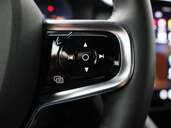Polestar 2 (2022) — foto 13 van 49