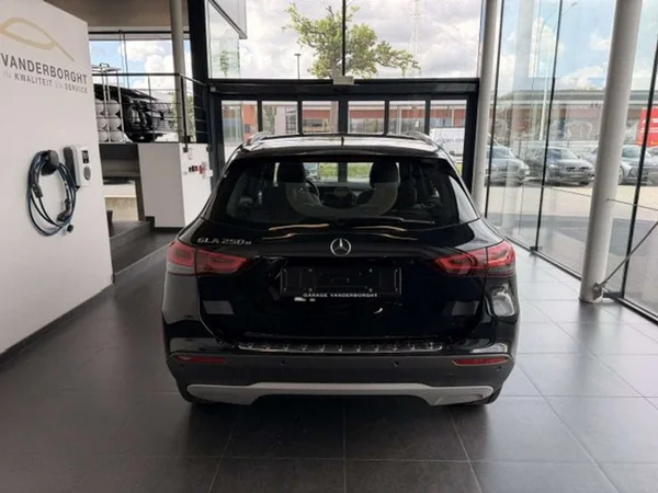 Mercedes-Benz GLA (2023) — foto 19 van 22