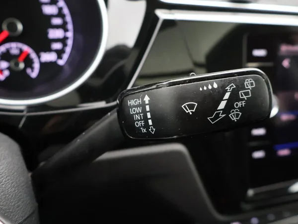 Volkswagen Touran (2021) — foto 16 van 30