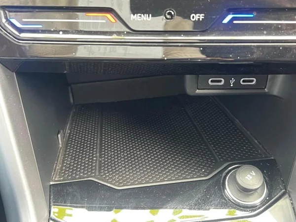 VOLKSWAGEN T-Roc (2022) — foto 17 van 26