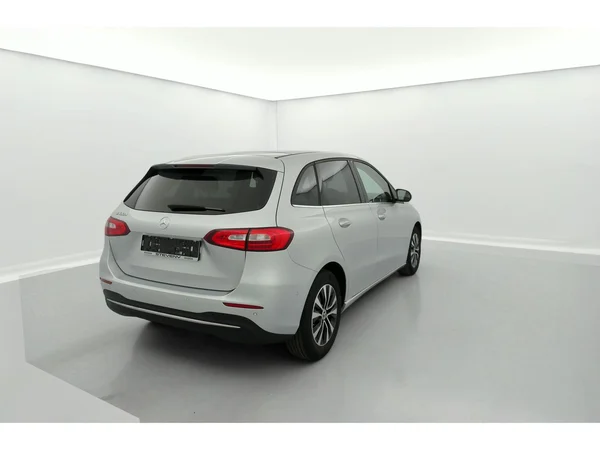 MERCEDES-BENZ B 180 (2022) — foto 36 van 36