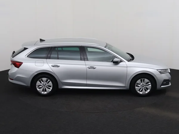 SKODA Octavia (2023) — foto 26 van 30