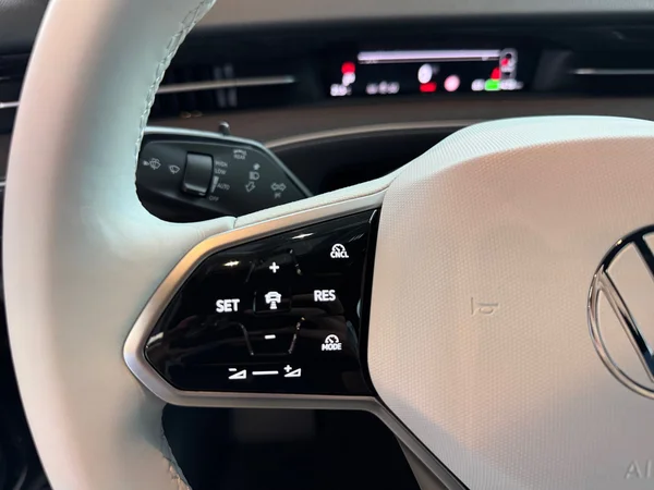 VOLKSWAGEN ID.7 Tourer (2025) — foto 9 van 23