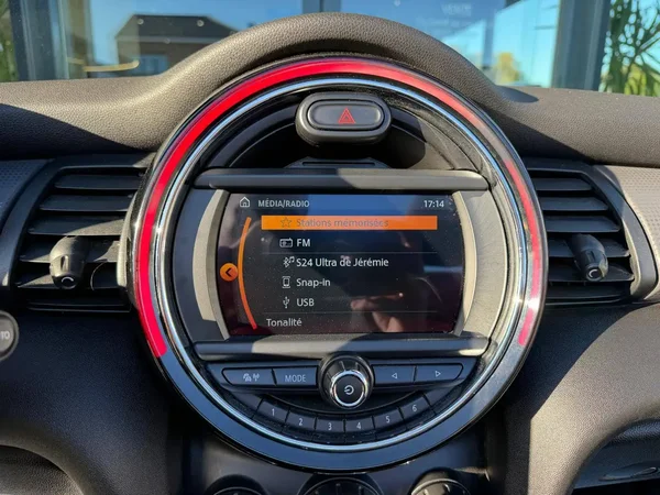 Mini Cooper (2018) — foto 8 van 28