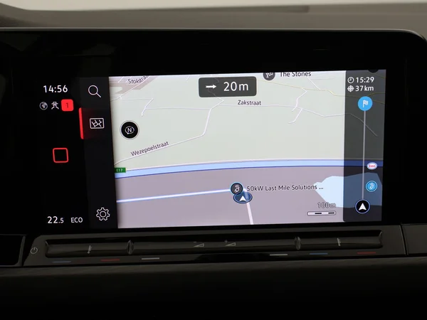 VOLKSWAGEN Golf VIII eHybrid (PHEV) (2024) — foto 13 van 25
