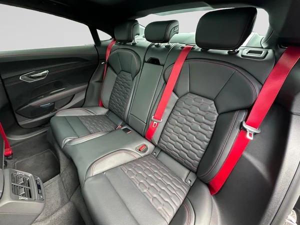 AUDI RS e-tron GT (2026) — foto 21 van 23