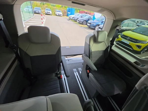 VOLKSWAGEN Multivan T7 (2023) — foto 13 van 24