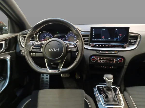 Kia ProCeed (2023) — foto 24 van 26