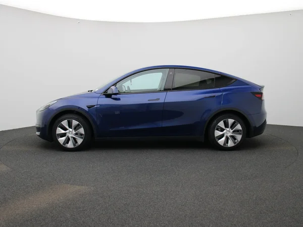 Tesla Model Y (2023) — foto 34 van 43