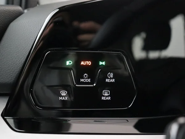 VOLKSWAGEN Golf (2024) — foto 18 van 28