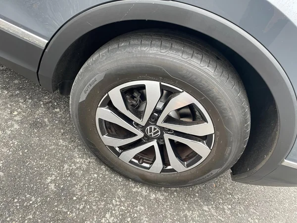 VOLKSWAGEN Tiguan (2021) — foto 13 van 21