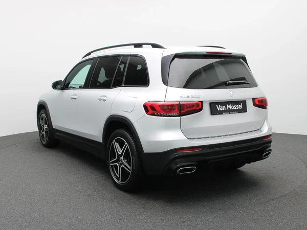 Mercedes-Benz GLB (2021) — foto 12 van 33