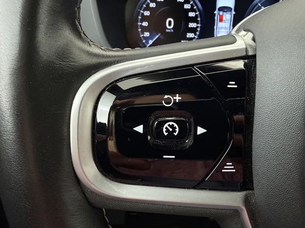 VOLVO XC60 (2021) — foto 9 van 31