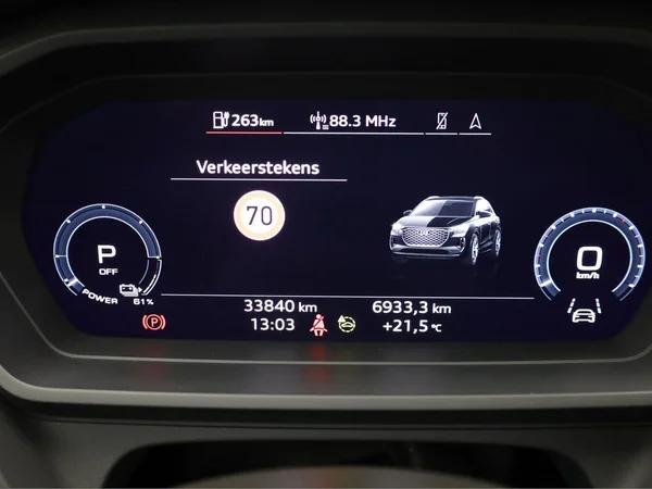 AUDI Q4 e-tron (2025) — foto 6 van 27
