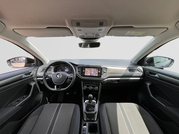 VOLKSWAGEN T-Roc (2019) — foto 16 van 22
