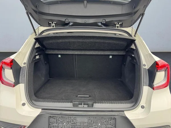 RENAULT Captur (2020) — foto 2 van 26