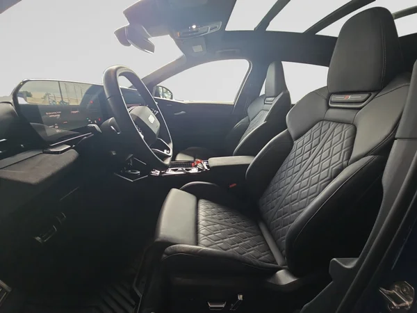 AUDI Q6 e-tron (2025) — foto 15 van 17