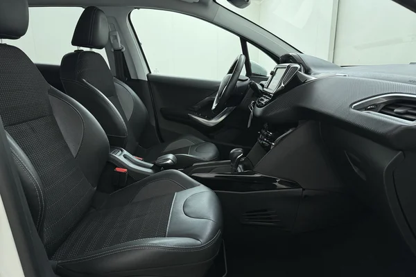 Peugeot 2008 (2019) — foto 18 van 20