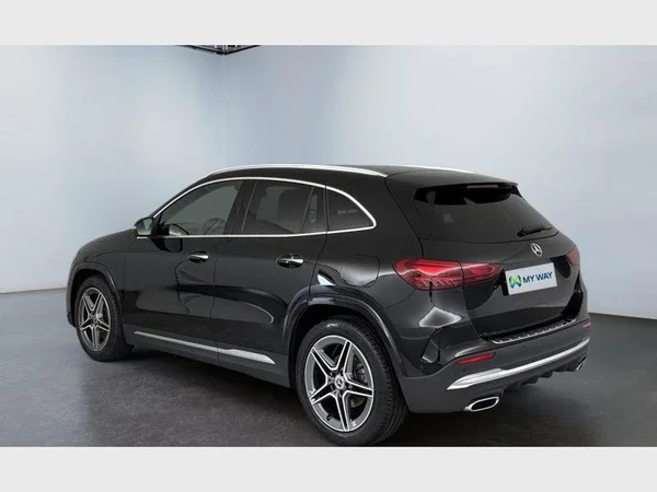 Mercedes-Benz GLA 180 (2024) — foto 12 van 15