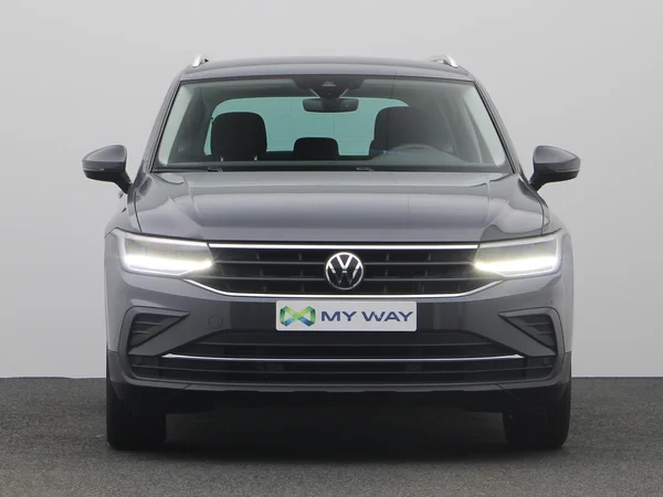VOLKSWAGEN Tiguan (2022) — foto 17 van 21