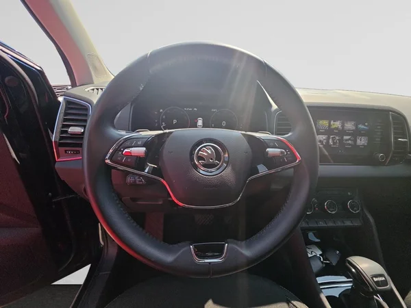 SKODA Karoq (2023) — foto 4 van 24