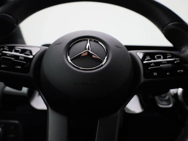 Mercedes-Benz GLA (2022) — foto 19 van 41