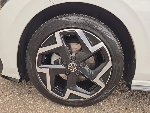 VOLKSWAGEN Golf VIII (2025) — foto 5 van 13