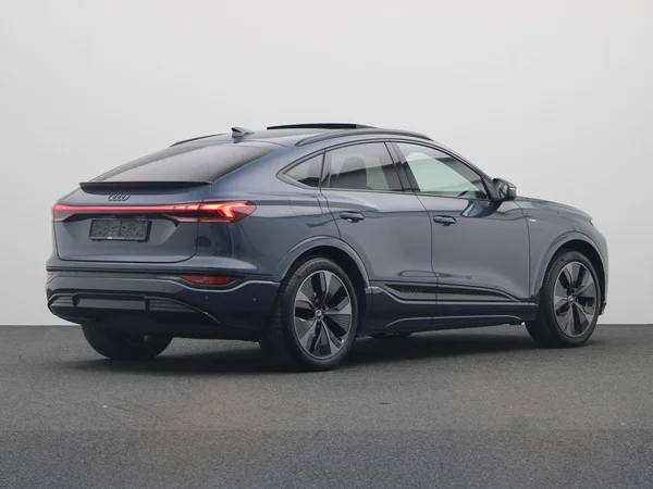 AUDI Q6 Sportback e-tron (2025) — foto 12 van 28