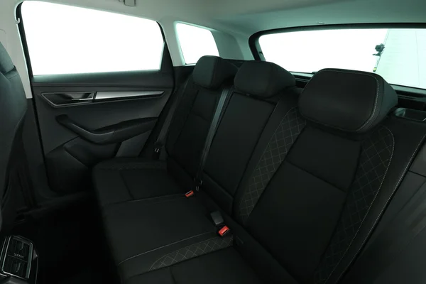 Skoda Karoq (2021) — foto 5 van 16