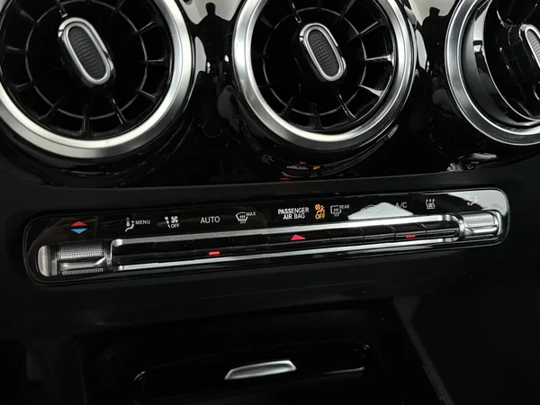 MERCEDES GLA 250 (2021) — foto 15 van 32
