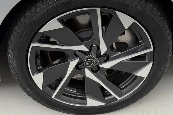 Peugeot 308 PHEV (2024) — foto 16 van 31