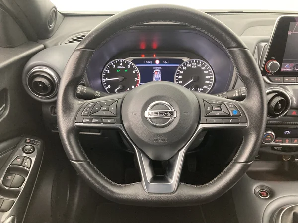 NISSAN Juke (2022) — foto 2 van 27