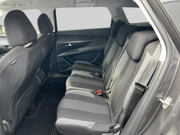Peugeot 5008 (2019) — foto 9 van 26
