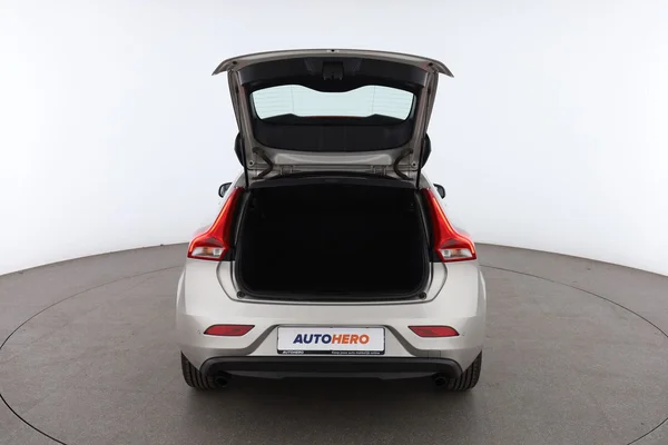 Volvo V40 (2019) — foto 7 van 16