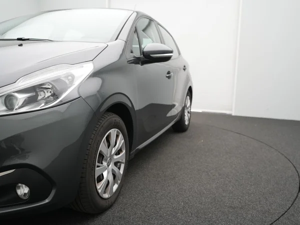 PEUGEOT 208 (2016) — foto 18 van 21