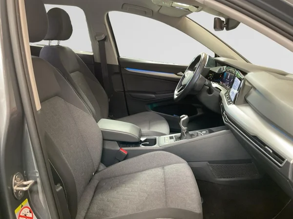 VOLKSWAGEN Golf VIII SW (2024) — foto 8 van 22