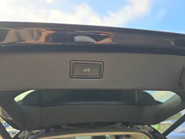 VOLKSWAGEN Tiguan (2025) — foto 11 van 19