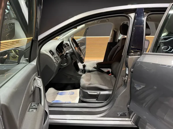 Volkswagen Polo (2015) — foto 21 van 23