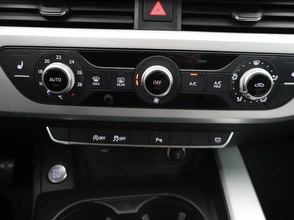 Audi A4 (2022) — foto 22 van 26